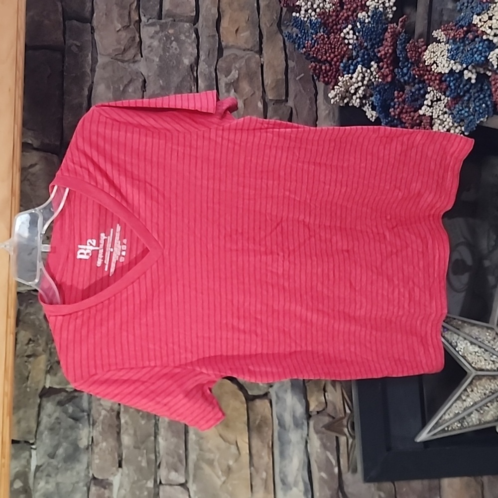 B2 V-Neck Striped Tee Sz M